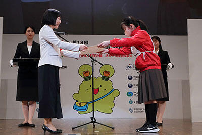 十八禁不卡国产在线播放